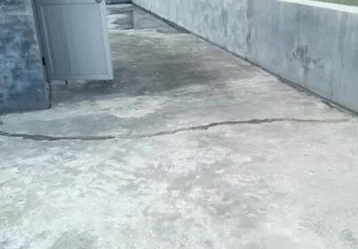 阳高楼顶漏水维修公司分享下如何解决卫生间隐蔽部位漏水的问题?